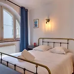 Geoffroy Sublime Duplex A Proximite De La Place Du Vieux Marche *