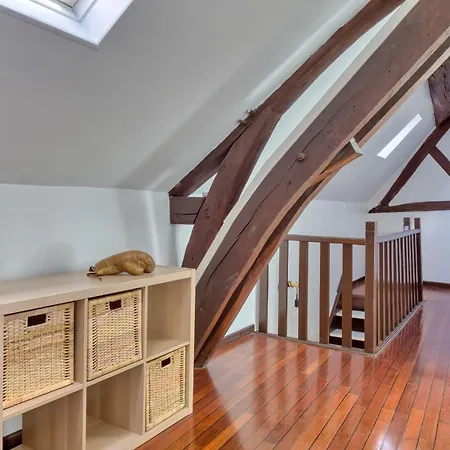 Geoffroy Sublime Duplex A Proximite De La Place Du Vieux Marche *