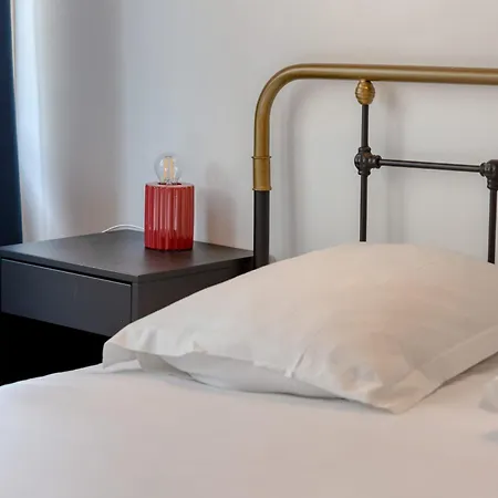 Geoffroy Sublime Duplex A Proximite De La Place Du Vieux Marche