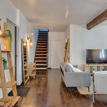 Geoffroy Sublime Duplex A Proximite De La Place Du Vieux Marche