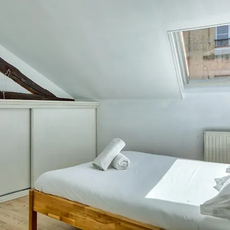 Geoffroy Sublime Duplex A Proximite De La Place Du Vieux Marche