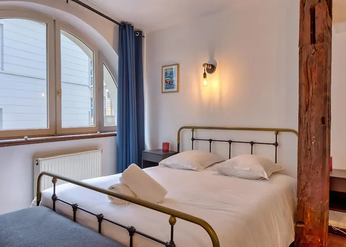 Geoffroy Sublime Duplex A Proximite De La Place Du Vieux Marche *